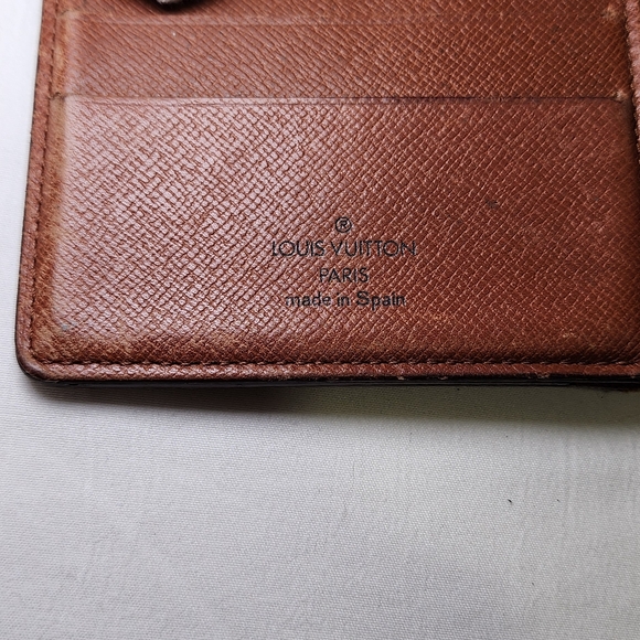 Louis Vuitton Monogram Bi-Fold - Picture 11 of 15